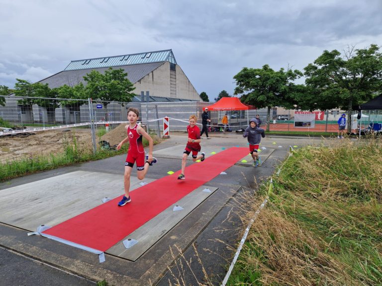 Belle démonstration de la part des jeunes triathlètes